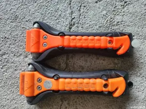 Vand ciocan siguranta auto