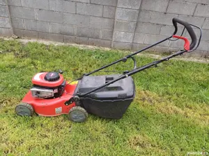 Mașină de tuns iarbă 