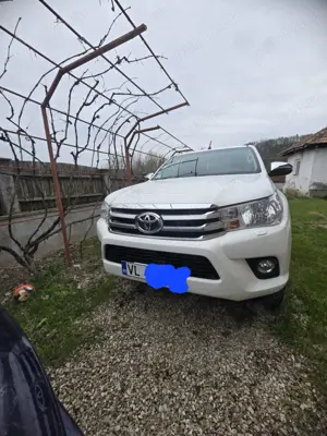 Vând Toyota Hilux