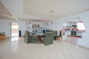 Casă cu etaj, 5 camere, de vânzare, în zonă turistică, Vadu Crișului