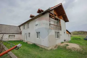 Casă cu etaj, 5 camere, de vânzare, în zonă turistică, Vadu Crișului - imagine 8