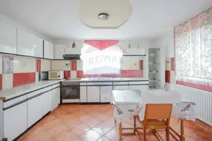 Casă cu etaj, 5 camere, de vânzare, în zonă turistică, Vadu Crișului - imagine 5