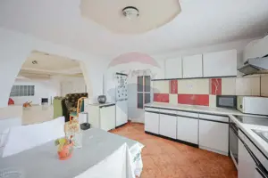 Casă cu etaj, 5 camere, de vânzare, în zonă turistică, Vadu Crișului - imagine 3