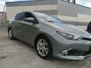 Vând Toyota auris hybrid 