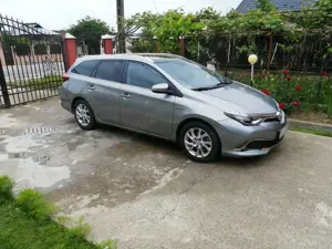 Vând Toyota auris hybrid  - imagine 3