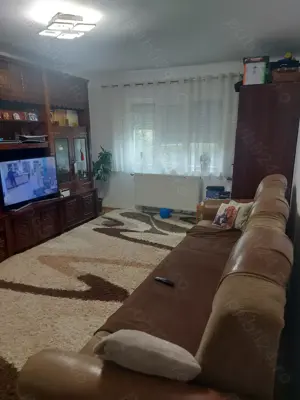 Apartament cu trei camere, zona Bradet