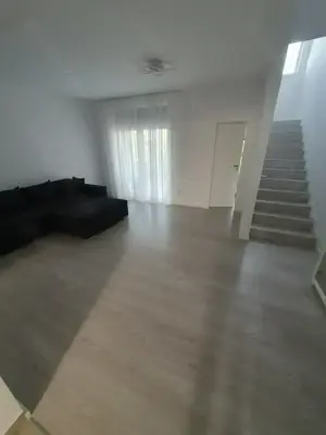 Proprietar vand jumatate de duplex in zona Castel Royal - imagine 3