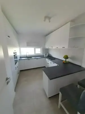 Proprietar vand jumatate de duplex in zona Castel Royal