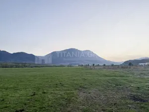 Teren intravilan, 7838 mp, cu priveliște superbă spre munți – Zărnești