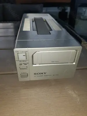Încărcător pentru camere video  Sony  model AC F1E