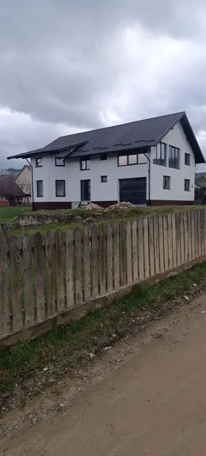 Casă de vânzare cu gradina 2000 metri pătrați