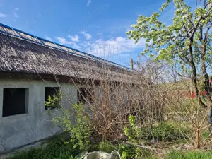 Pensiune gri teren 2240 m2 ,casa 563m2 75000 eur ,teren 1677m2 50000 eur, acces auto DJ222N  - imagine 3