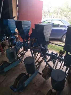 Vând semănătoare porumb cu eustor