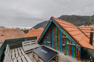 Locuinta cu caracter,doua niveluri,4 camere,terasa,garaj,curte,Centru Istoric Brasov: FILM 3D! - imagine 4