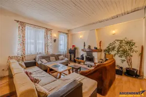 Locuinta cu caracter,doua niveluri,4 camere,terasa,garaj,curte,Centru Istoric Brasov: FILM 3D!