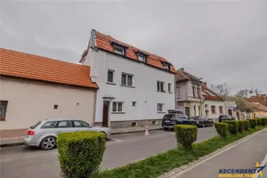 Locuinta cu caracter,doua niveluri,4 camere,terasa,garaj,curte,Centru Istoric Brasov: FILM 3D! - imagine 2