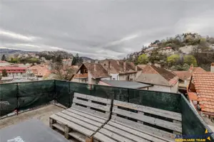 Locuinta cu caracter,doua niveluri,4 camere,terasa,garaj,curte,Centru Istoric Brasov: FILM 3D! - imagine 15