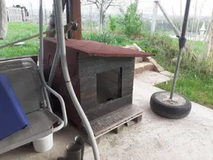 Vand cusca pentru caine, una mica alta mare