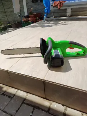 Vând drujba electrica , puțin folosita 400 lei Timișoara