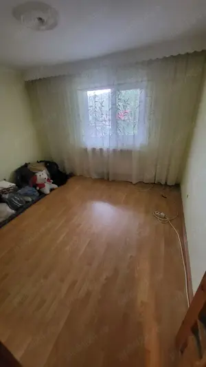 Vand apartament 2 camere decomandat - imagine 5