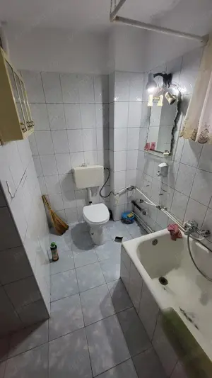 Vand apartament 2 camere decomandat - imagine 6