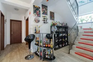 Vila spațioasă și elegantă, aproape de pădure – Tunari, Ilfov - imagine 3