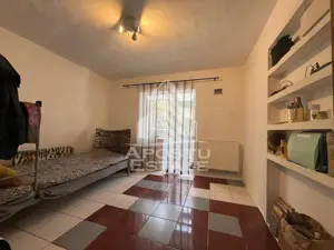 Apartament cu 2 camere, decomandat, parter inalt,centrala proprie