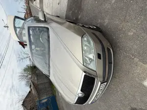 Vând Skoda Octavia 1.6