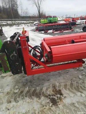 Infoliator și clește baloti