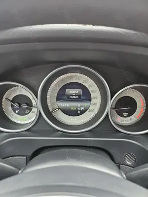 Mercedes-Benz  E 220 - imagine 6