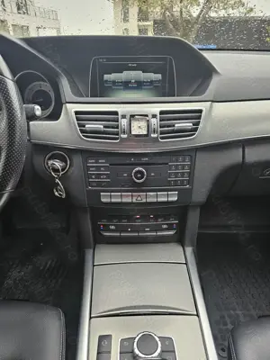 Mercedes-Benz  E 220 - imagine 7