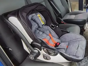 Vand scoica bebe Kiddy Evoluna i-Size 2 pentru protectie maxima