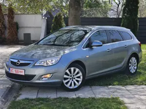 RATE  Opel Astra J , 1.4 Turbo 120 CP prima înmatriculare 01.2013,195,400 km cu carte service la zi