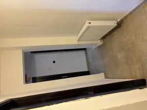 Vand apartament 2 camere  Central BlV Independentei colt Scolilor - imagine 3