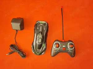 Masinuta cu acumulator si telecomanda + incarcator pentru acumulatori