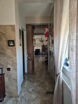 Vilă P+1,absolut deosebită, 210mp construiti(p+e),2008 anul construcitiei,caramida Porotherm. - imagine 9