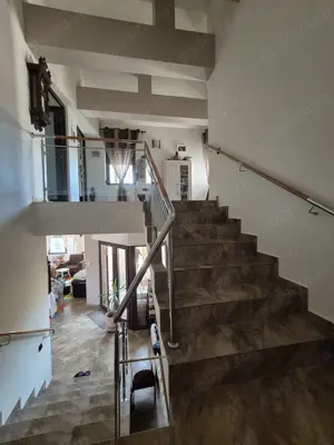 Vilă P+1,absolut deosebită, 210mp construiti(p+e),2008 anul construcitiei,caramida Porotherm. - imagine 11