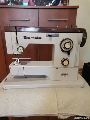 Mașina de cusut.  - imagine 2