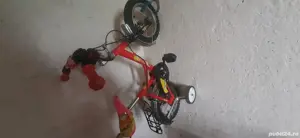 Bicicleta cu roti ajutatoare 