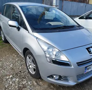 Peugeot 5008 din 2010 - imagine 4