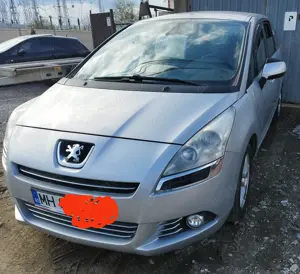 Peugeot 5008 din 2010 - imagine 11