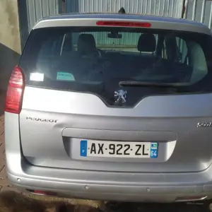Peugeot 5008 din 2010 - imagine 9
