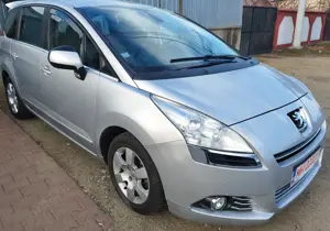 Peugeot 5008 din 2010 - imagine 6
