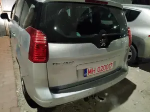 Peugeot 5008 din 2010 - imagine 8