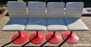 Vând sau schimb 4 Scaune Terasă cu Picior Metalic Rotativ