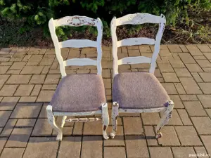 Vând Două Scaune Din Lemn, În Stare Foarte Bună