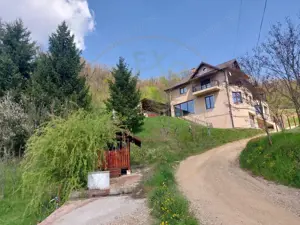 Casa imbratisata de padure - Valea Ursului, Bascov - imagine 14