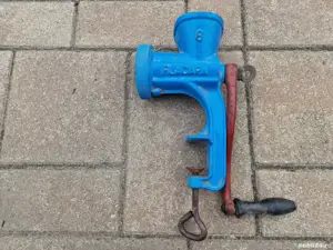 Vând sau schimb Mașină de Tocat Carne Flacăra Nr. 8, Stare Foarte Bună