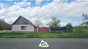 Casă cu 2 camere în stil tradițional, în Iratoșu