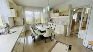 Casa cu 6 camere, 400 mp, 1000 mp curte, piscina, zona Eugen Ionesco